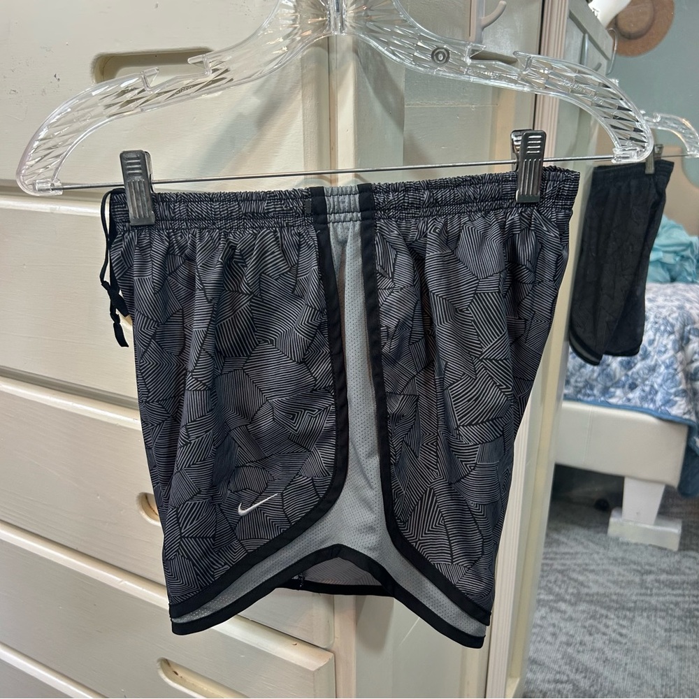 Nike Tempo Women's Gray Geometric Pattern Dri-Fit Athletic Running Shorts✨